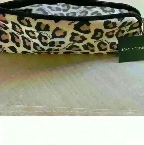 Kendall & Kylie Jenner Kardashian Zip Pouch makeup bag new with tags three piece - Picture 13 of 16